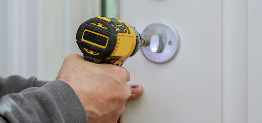 Street Locksmith For Smart Lock Repair in Lakewood, CA